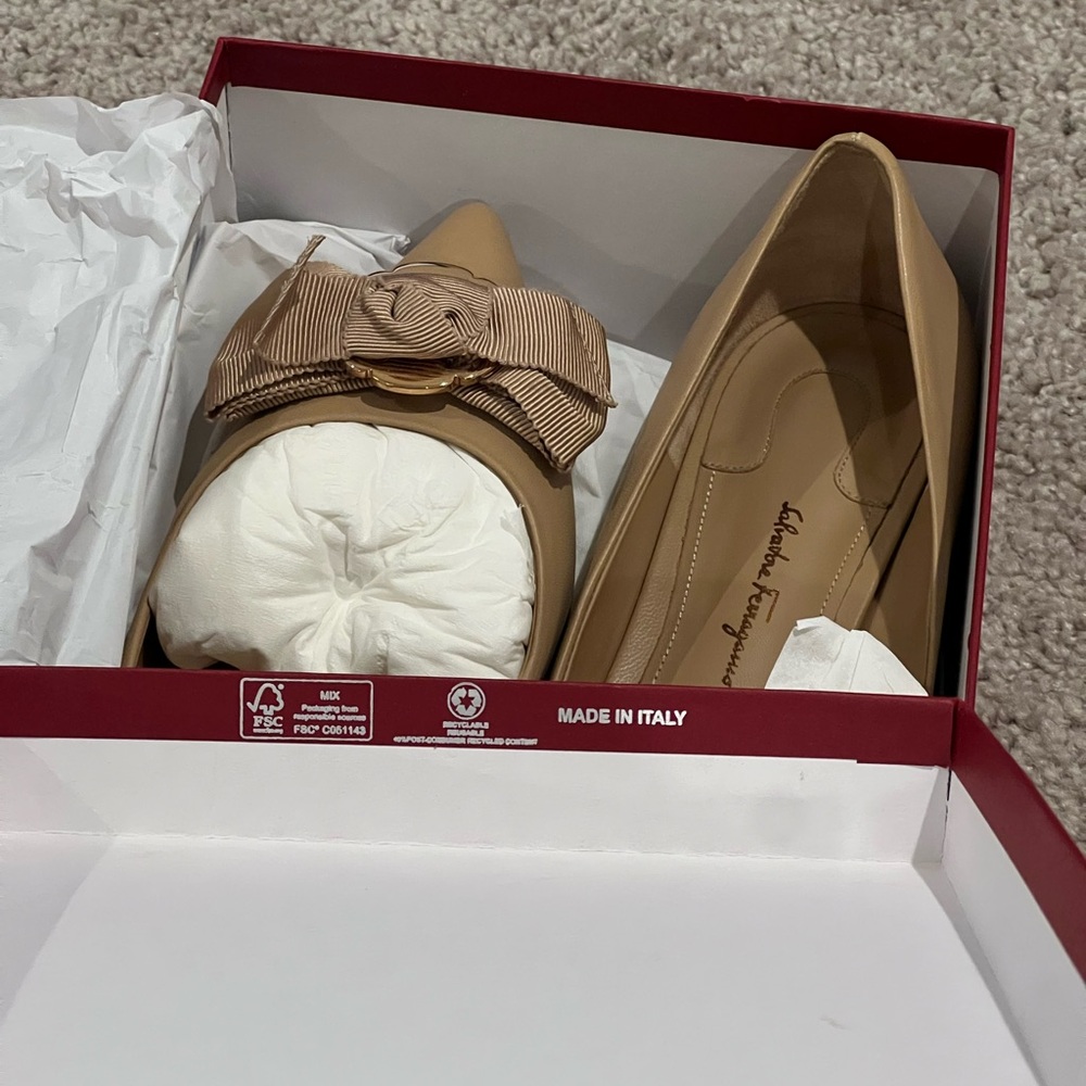 SALVATORE FERRAGAMO Talla 20 Beige Leather Pointed Flats Women's Size 9 - Picture 5 of 10